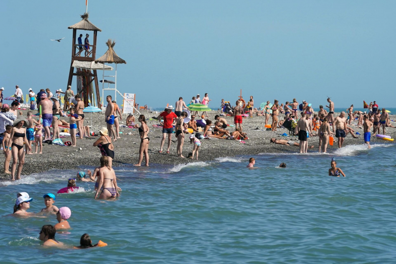 Температура воды в море в Адлере: текущая ситуация и прогноз по месяцам